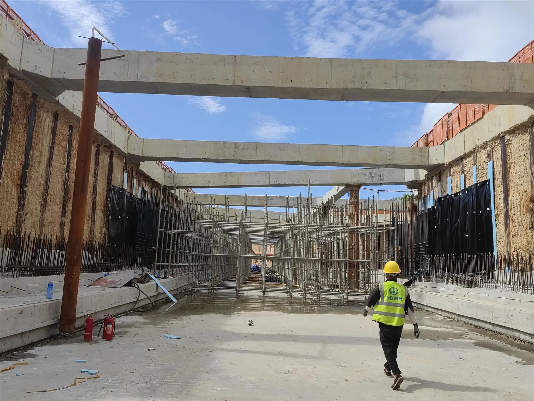 1729586728364661.jpg 1729586728364661.jpg